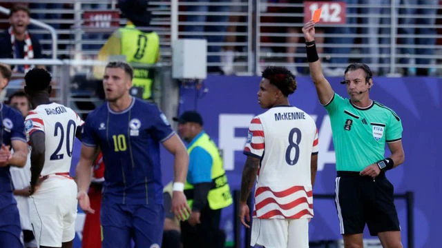 Balogun-rood voedt WK-discussie over Messi en willekeur