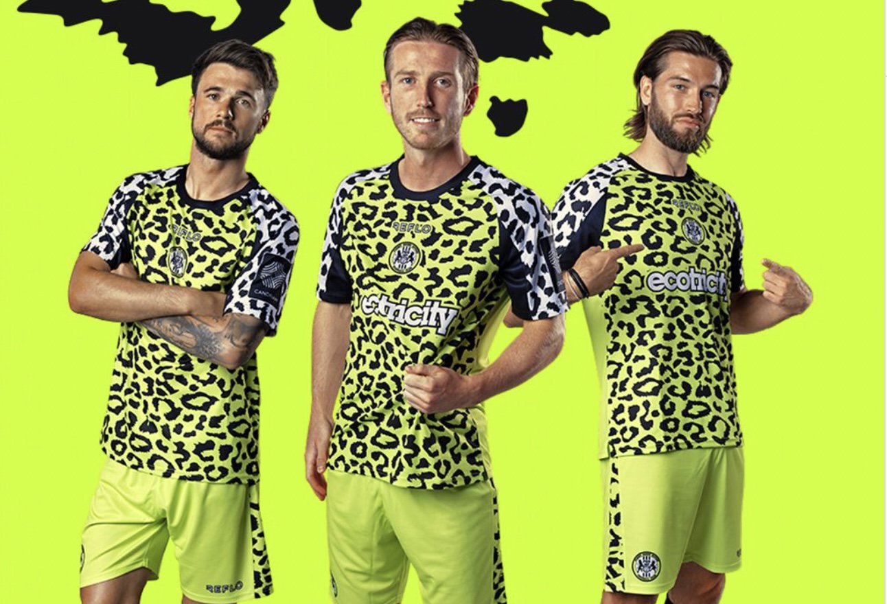 Harry Kane steunt vegan shirt primeur van Forest Green Rovers