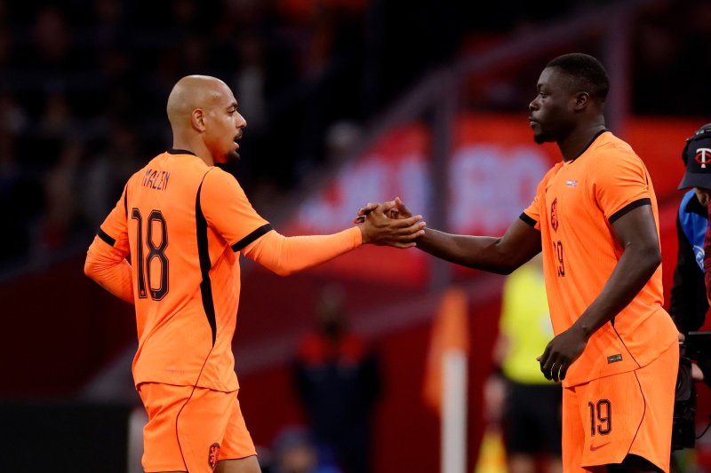 Donyell Malen wordt eruit gewisseld voor Brian Brobbey