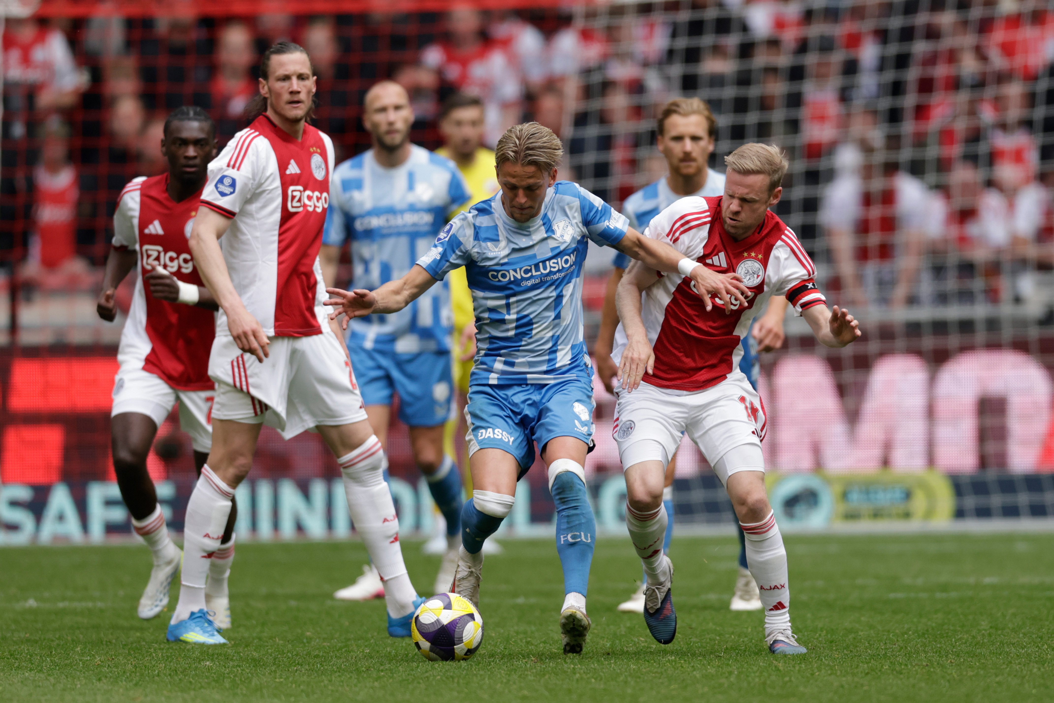 Ajax gaf in de 96e minuut een gelijkspel weg en staat op de 5e plek