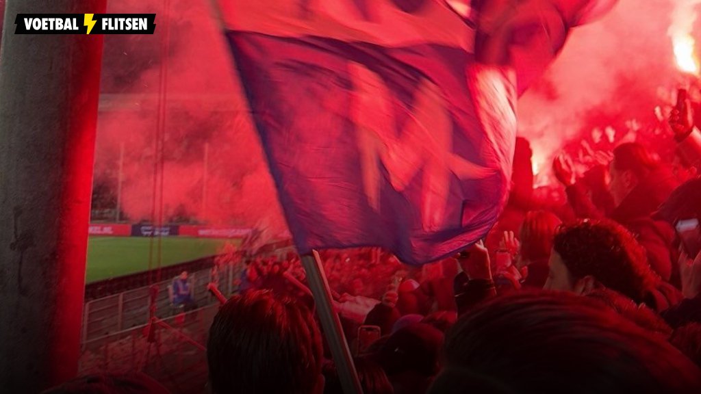 Vuurwerk in het thuisvak van FC Den Bosch