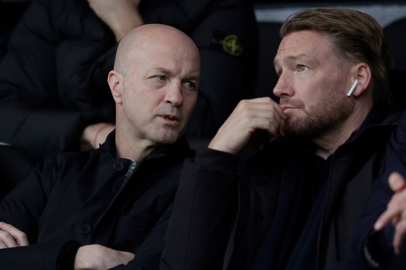 Ajax en de nieuwe lijn: Fred wordt te prijzig, Sano is de test