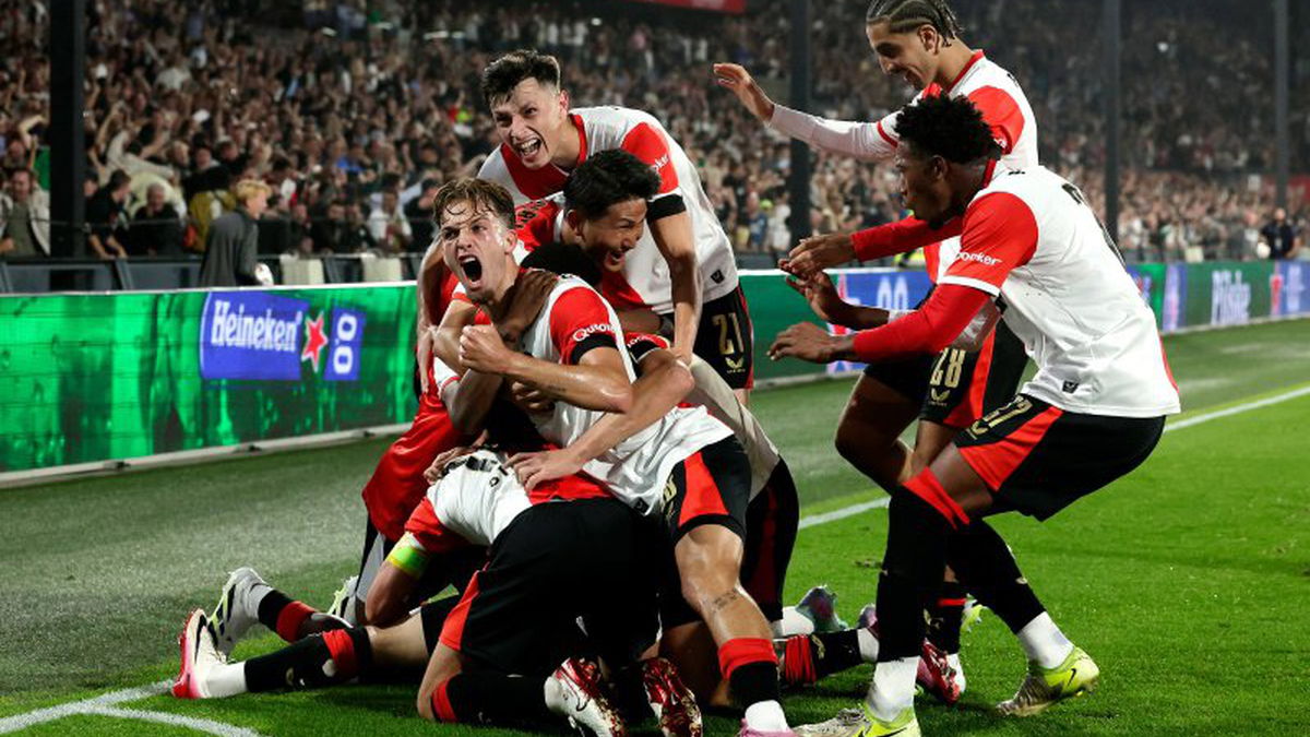 Feyenoord juicht na een doelpunt