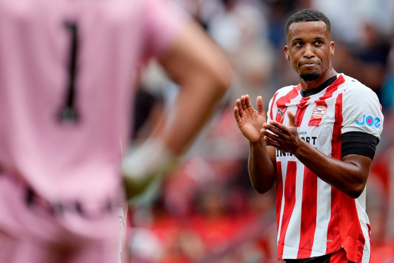Alassane Plea PSV