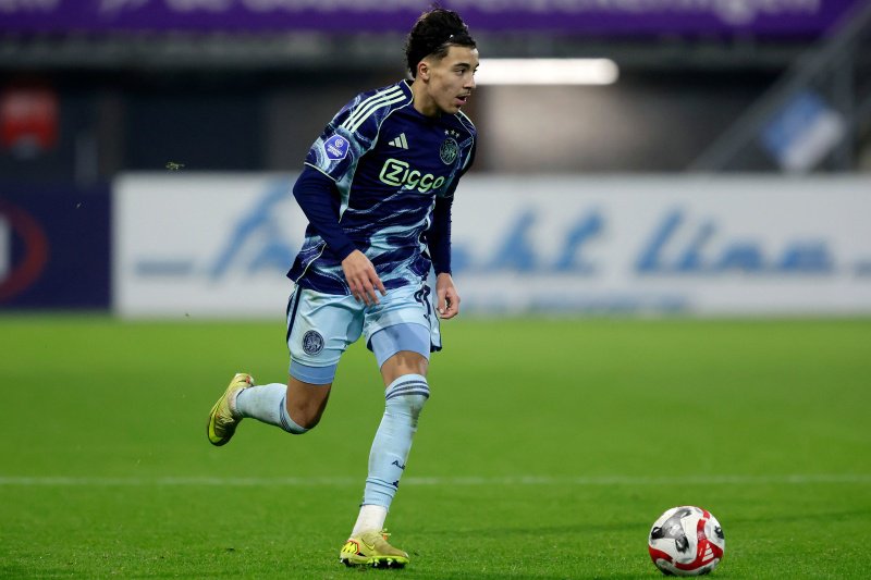 Ajax-fans hekelen woedende basisspeler: Moet niks zeggen tegen Bounida