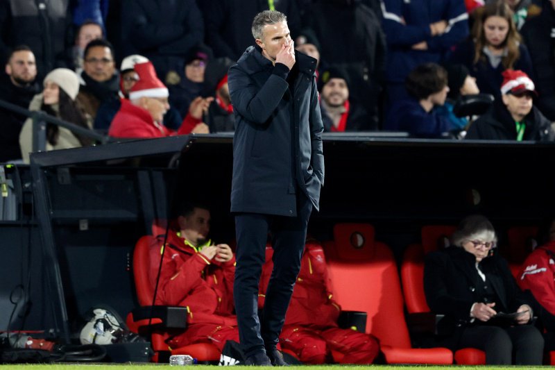 Feyenoord-XI voor Twente: Van Persie tovert verrassende back uit hoge hoed