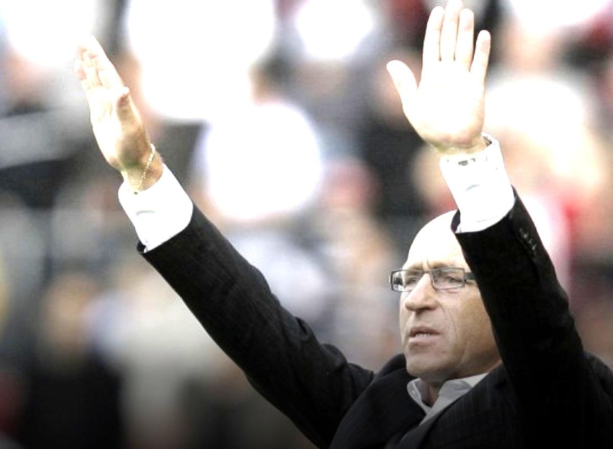 Een trotse momentopname uit de trainerscarrière van Jan van Dijk, lang voordat hij bij een val zijn borstbeen brak en drie dagen op de IC lag. “Ik heb krankzinnig veel geluk gehad.”