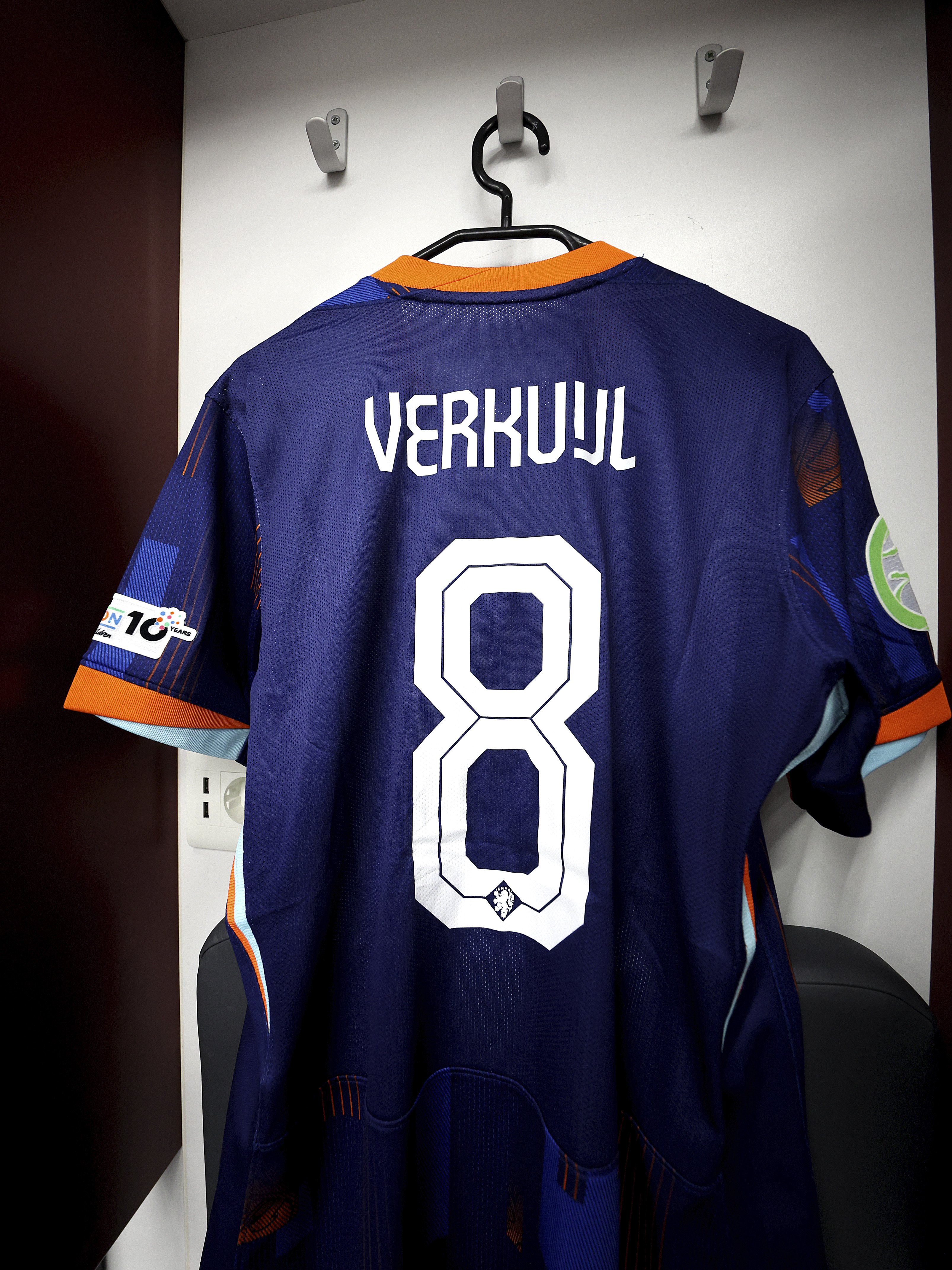 Jong Ajax zal voorafgaand aan de wedstrijd tegen RKC Waalwijk stilstaan bij het overlijden van de vriendin van middenvelder Mark Verkuijl.