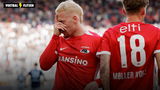 Meerdink maakt 2-0 AZ, kijkers verontwaardigd over 'benenbreker' Koopmeiners