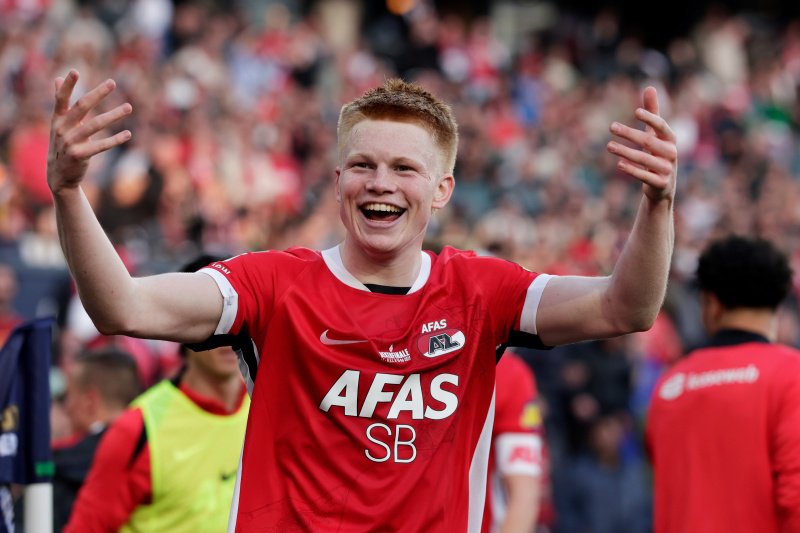 Een euforische Kees Smit na het duel met NEC