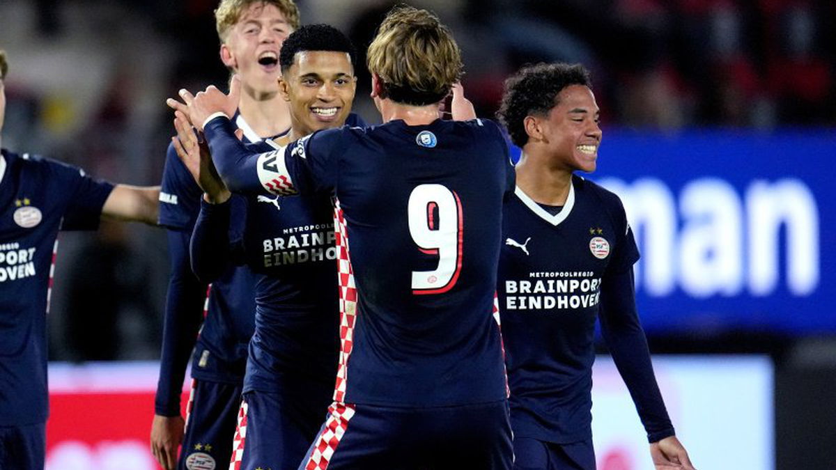 PSV in alarmmodus: Eintracht Frankfurt aast op groot Jong PSV-talent