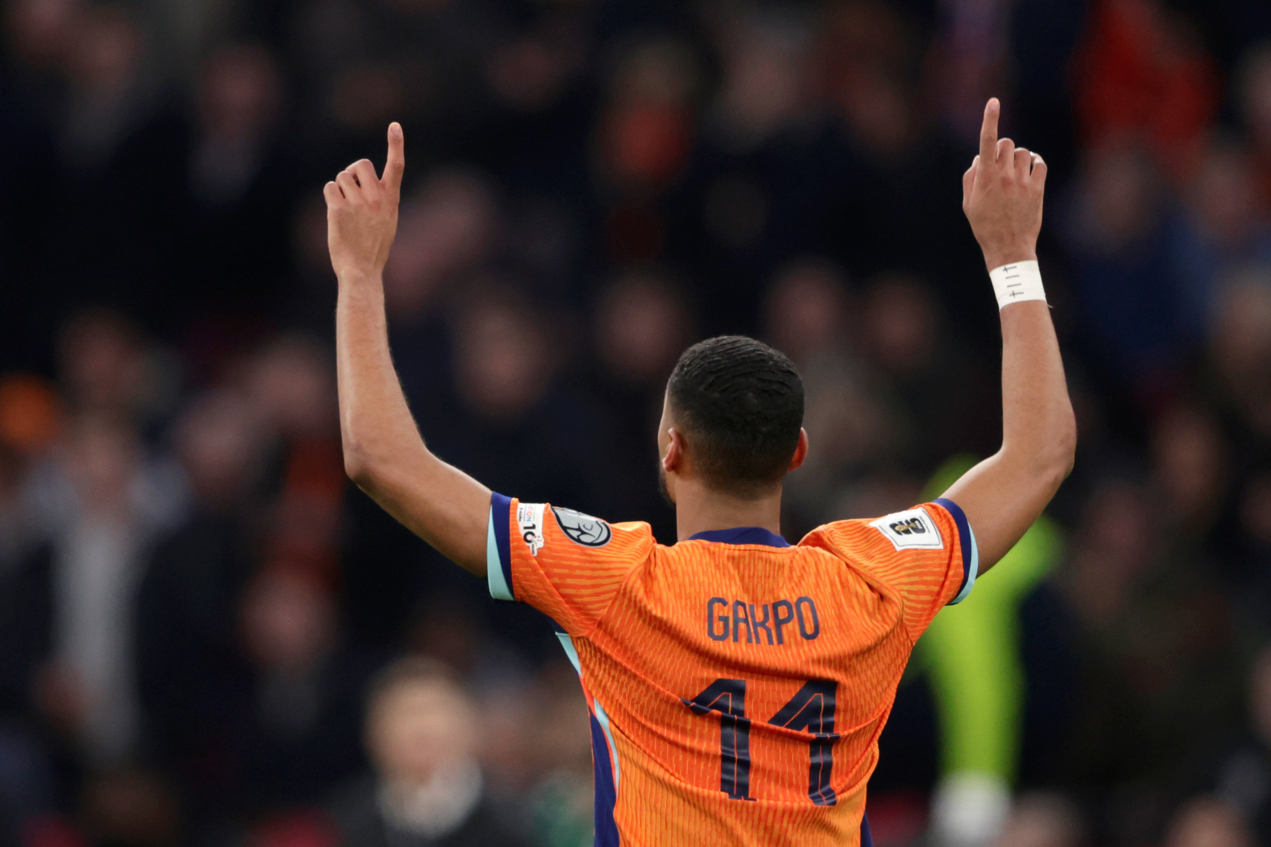 Cody Gakpo juicht na een doelpunt voor het Nederlands elftal. Ook buiten het veld scoort de aanvaller, dit keer met een lucratieve vastgoedinvestering.