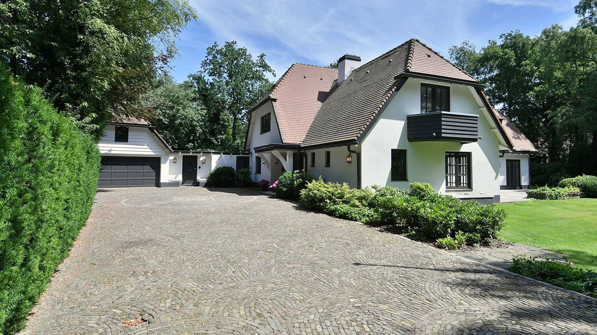 ZIEN: Ajax-aanvoerder Jordan Henderson koopt villa in Het Gooi