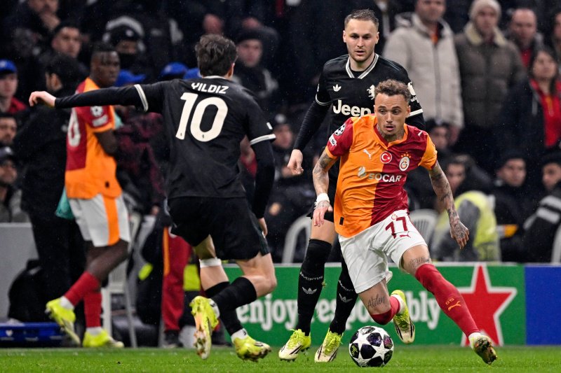 Noa Lang in actie tegen Juventus