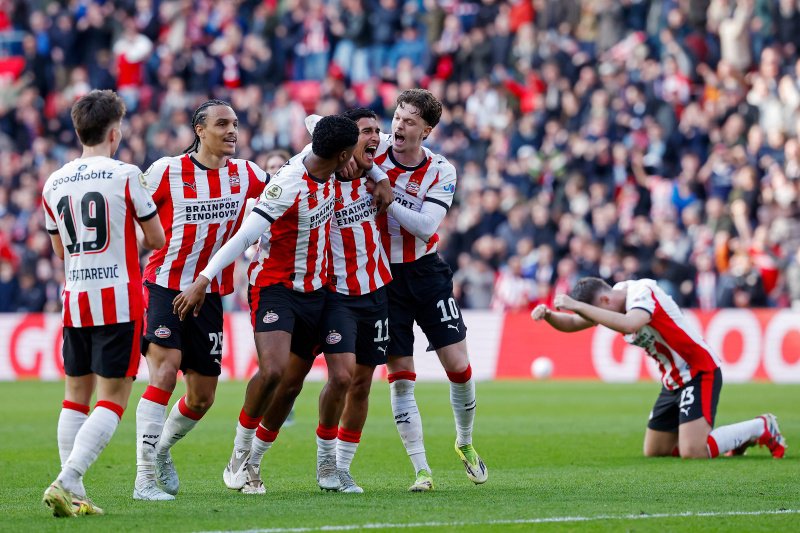 Kampioensoverzicht: feestbeelden, interviews en Jerdy Schouten