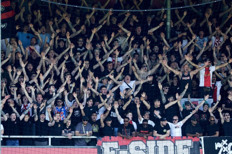 Kijkers zien geweldige sfeer in het Volendam-stadion