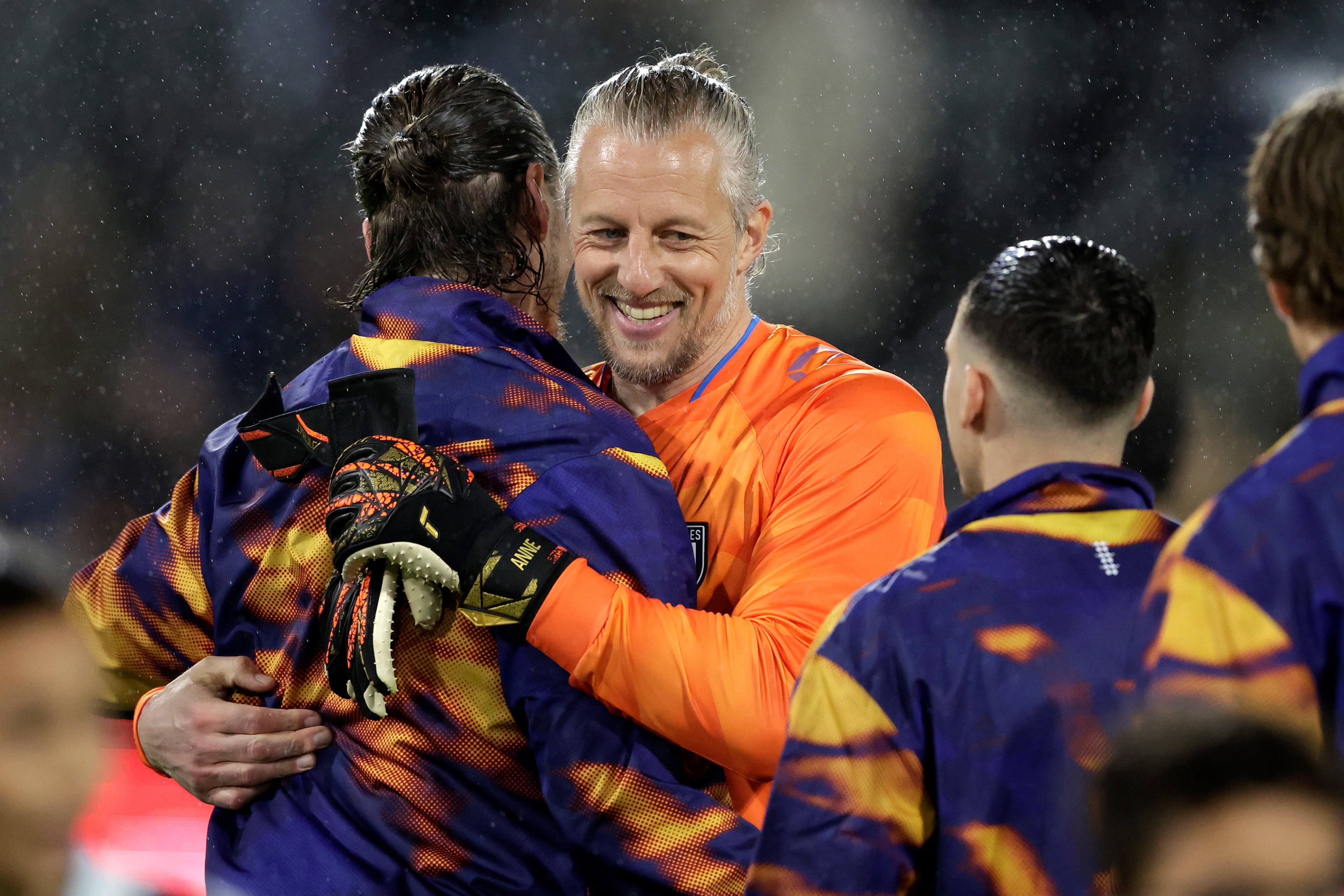 Pasveer omhelst Weghorst