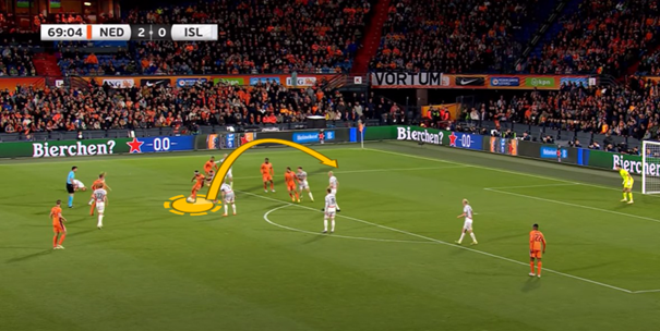 Memphis Depay zoekt een teamgenoot met lobje