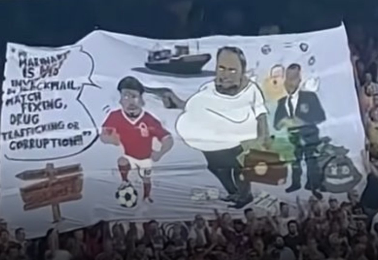 Het spandoek van Crystal Palace-fans richting Nottingham Forest-eigenaar Evangelos Marinakis zorgde voor veel ophef.