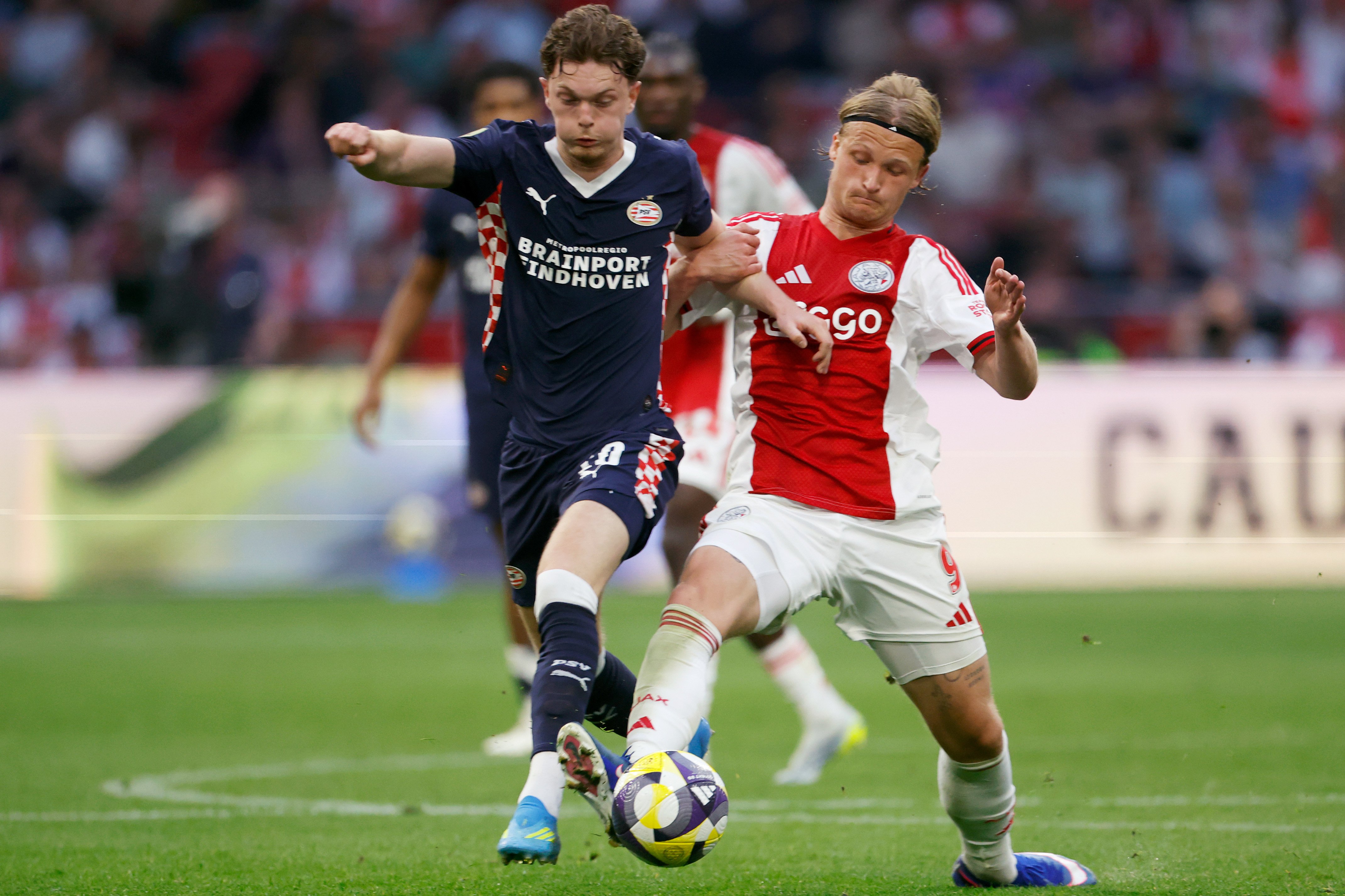 Dolberg maakt een sterke indruk tegen PSV