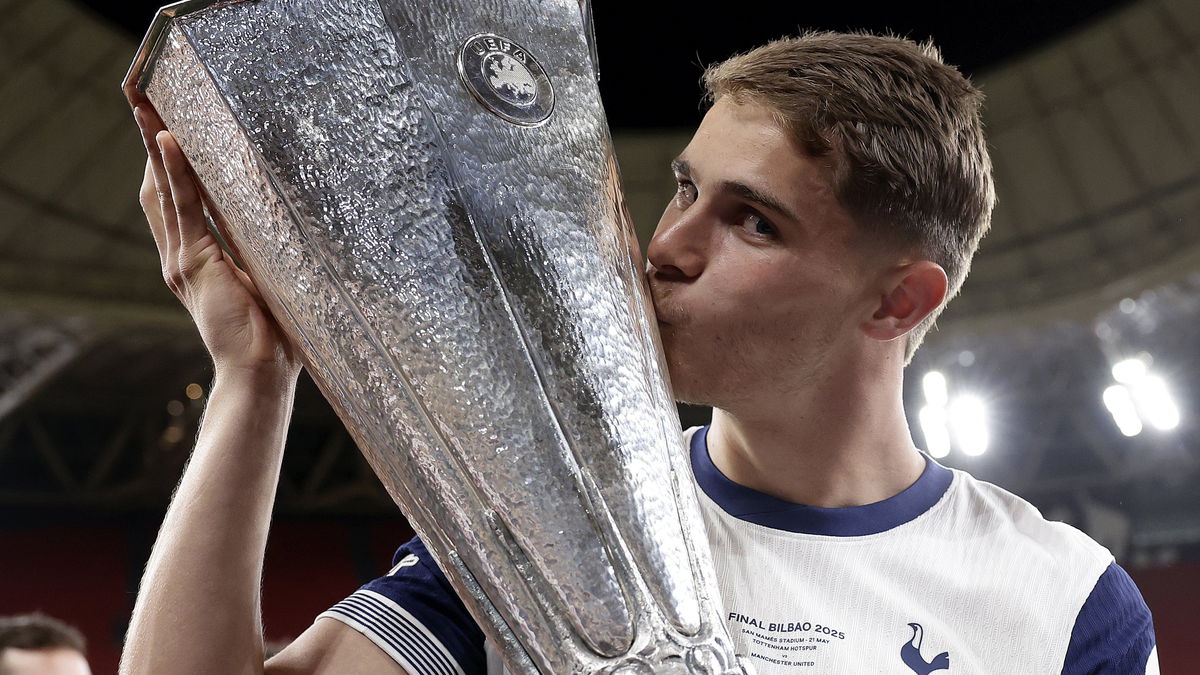 Micky van de Ven behoort met zijn topsnelheid van 35,1 km/u tot de snelste verdedigers van Europa. De Nederlander van Tottenham Hotspur maakt indruk met zijn combinatie van kracht, timing en loopvermogen.