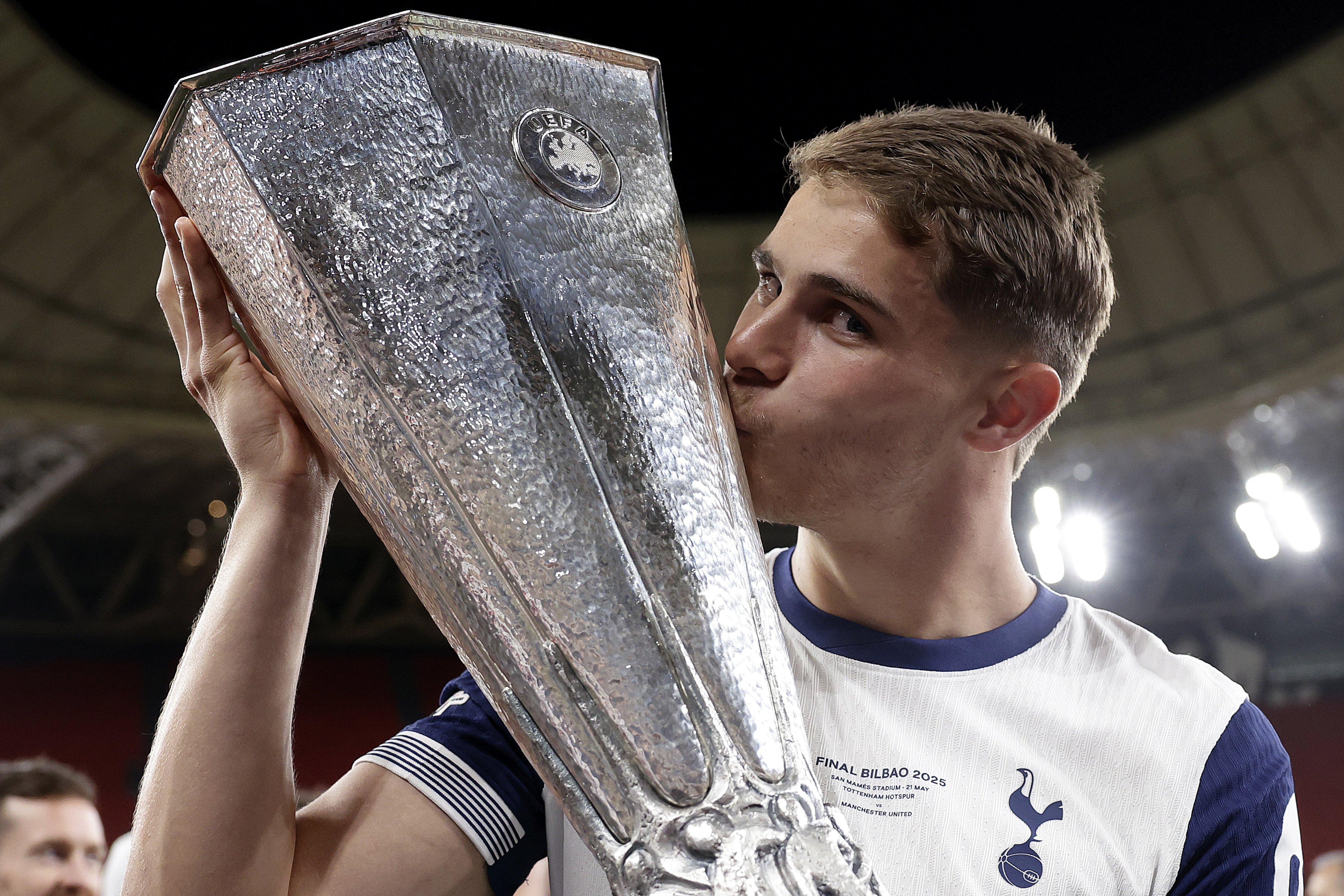 Micky van de Ven behoort met zijn topsnelheid van 35,1 km/u tot de snelste verdedigers van Europa. De Nederlander van Tottenham Hotspur maakt indruk met zijn combinatie van kracht, timing en loopvermogen.