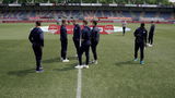 Uniek tafereel: drie Ajacieden worden als koning onthaald in stadion