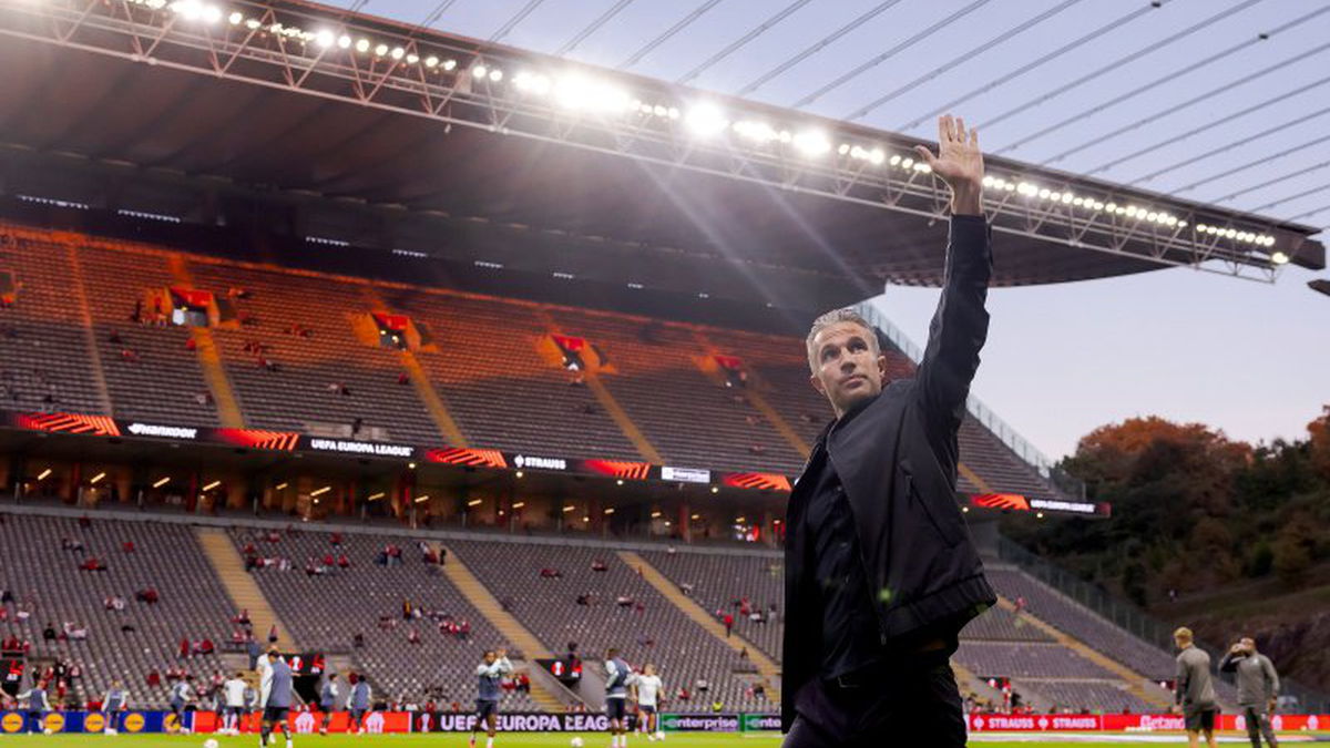 Francesco van Persie? Feyenoord-fans woest na zeven wissels in Braga