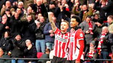 Noa Lang (links) en Malik Tillman (rechts) lijken PSV deze zomer te verlaten. Lang staat op het punt te tekenen bij Napoli, terwijl Tillman naar Bayer Leverkusen vertrekt voor een recordbedrag.