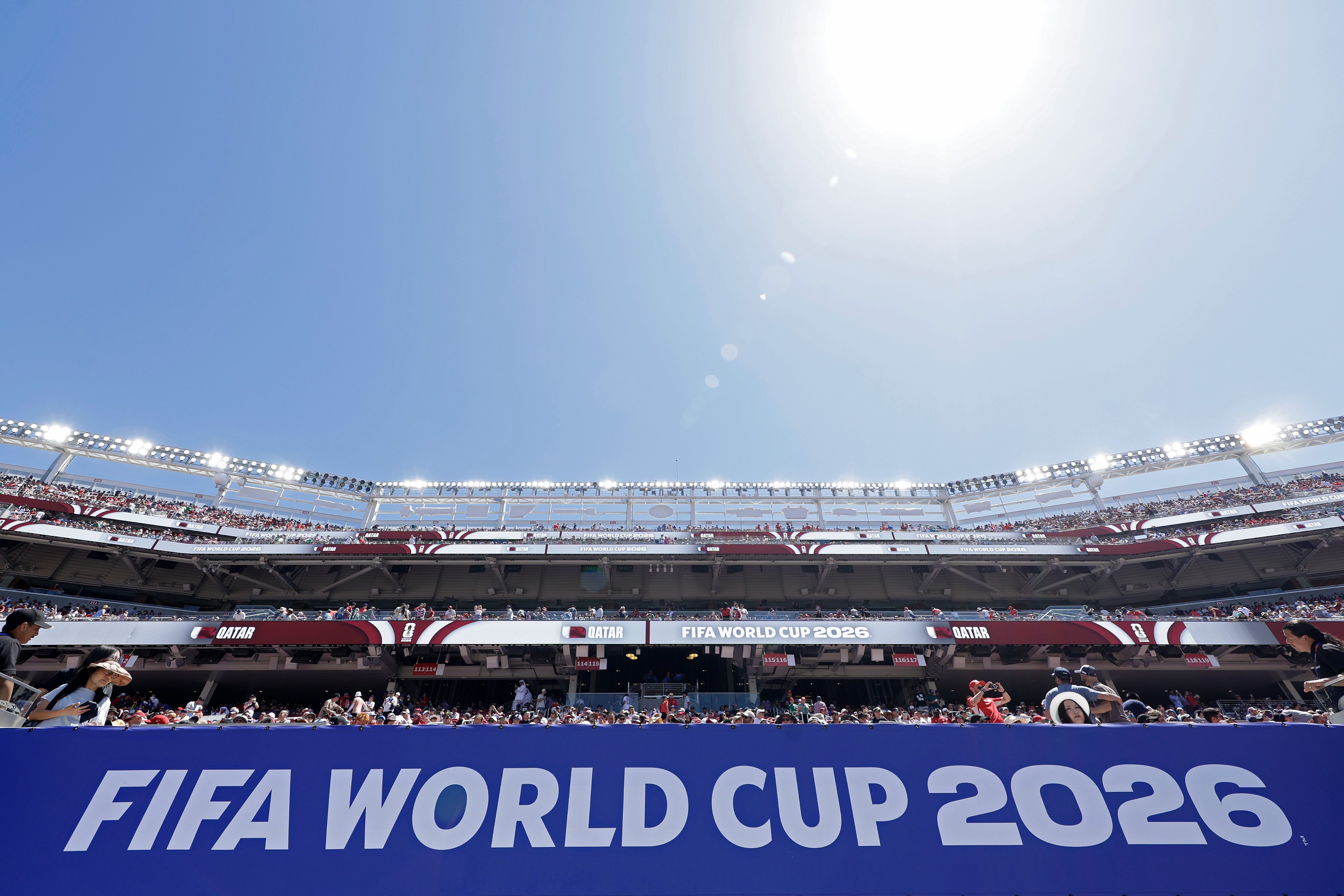 De onverwachte intrekking van accreditaties voor journalisten van La Gazzetta dello Sport zorgt voor een discussie over persvrijheid en de rol van de FIFA.