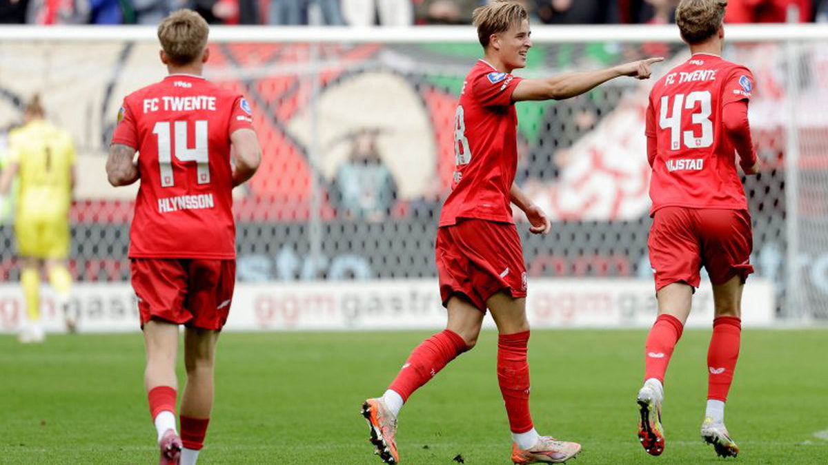 Oud-Ajacied scoort weer uit een standaardsituatie tegen Ajax