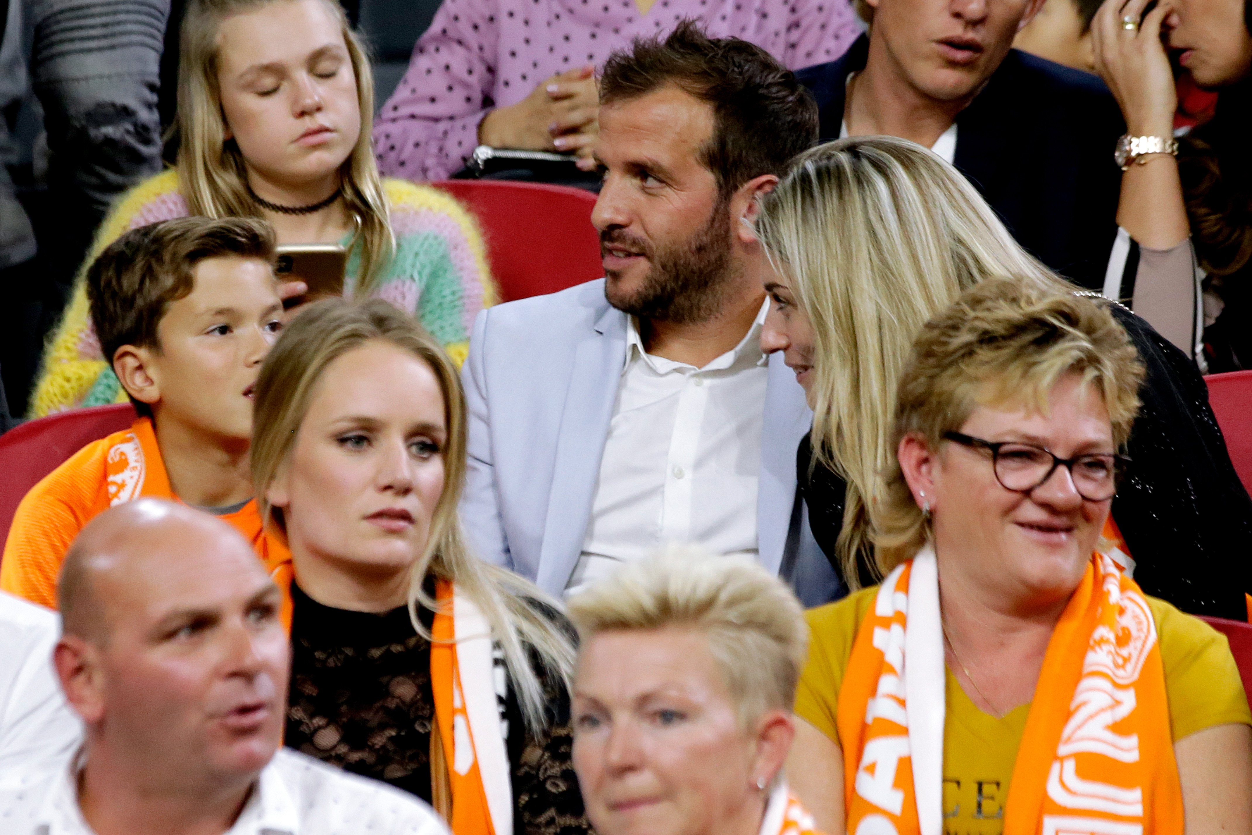 Archiefbeeld uit 2018: Rafael van der Vaart en Estavana Polman op de tribune, met zoon Damián van der Vaart links in beeld. Volgens Van der Vaart speelde Polman later een belangrijke rol in het herstellen van het contact met ex-vrouw Sylvie Meis.