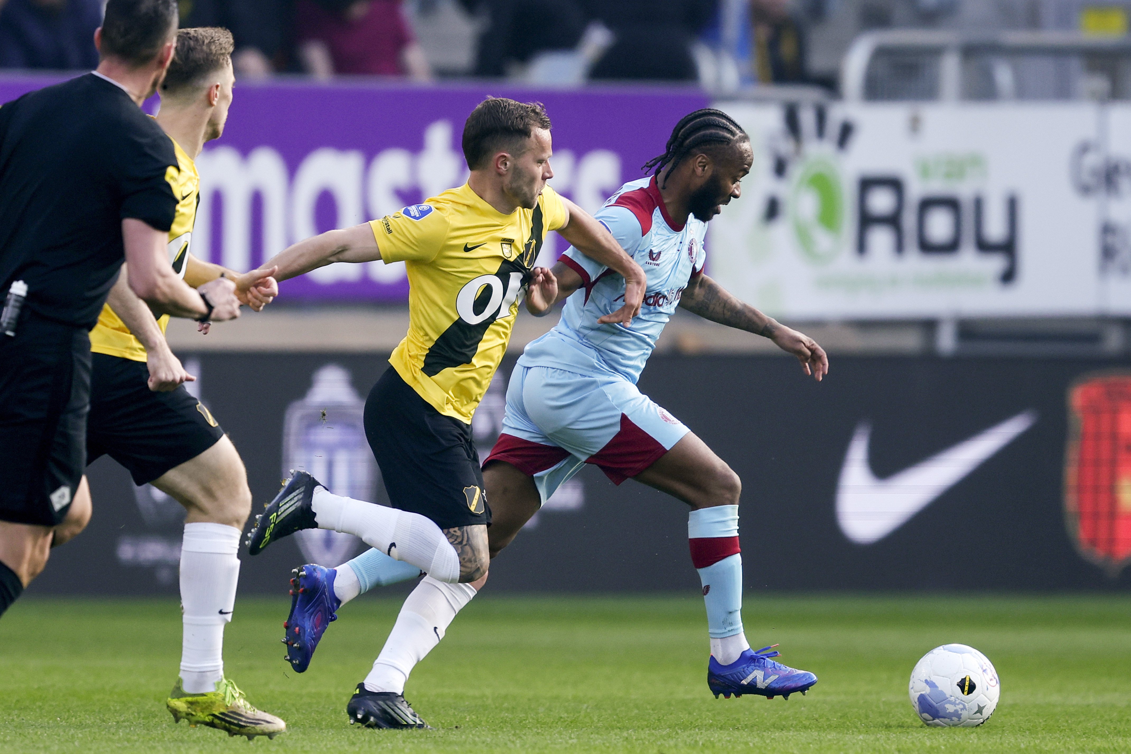 Sterling weet nog geen indruk te maken in een Feyenoord-shirt