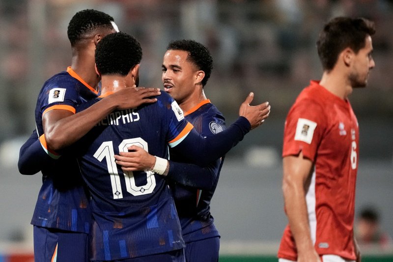 Koeman kiest voor de aanval tegen Finland