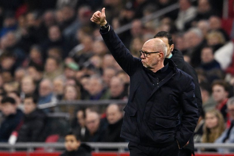 Fred Grim langs de zijlijn