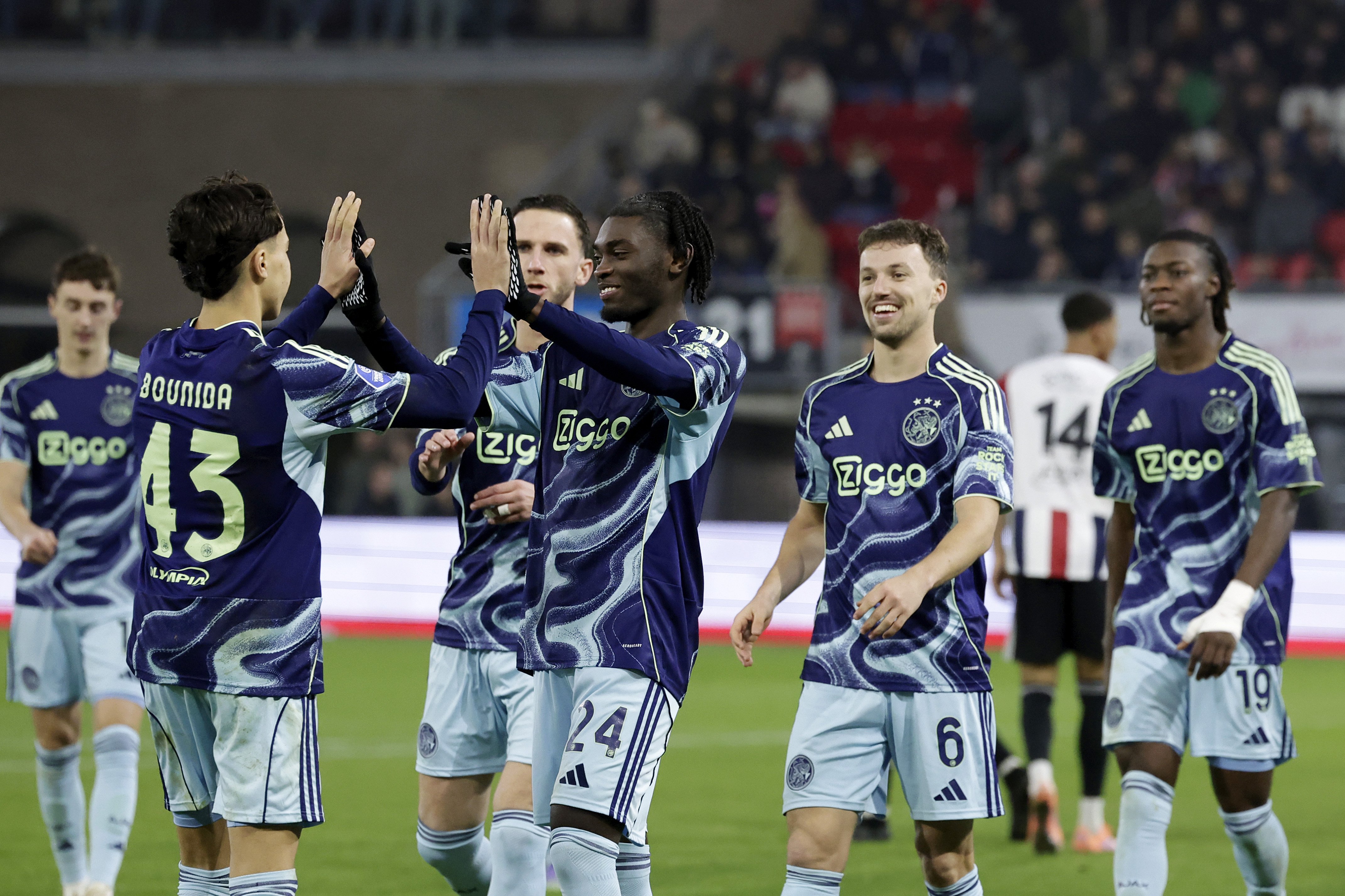 Ajax viert een treffer