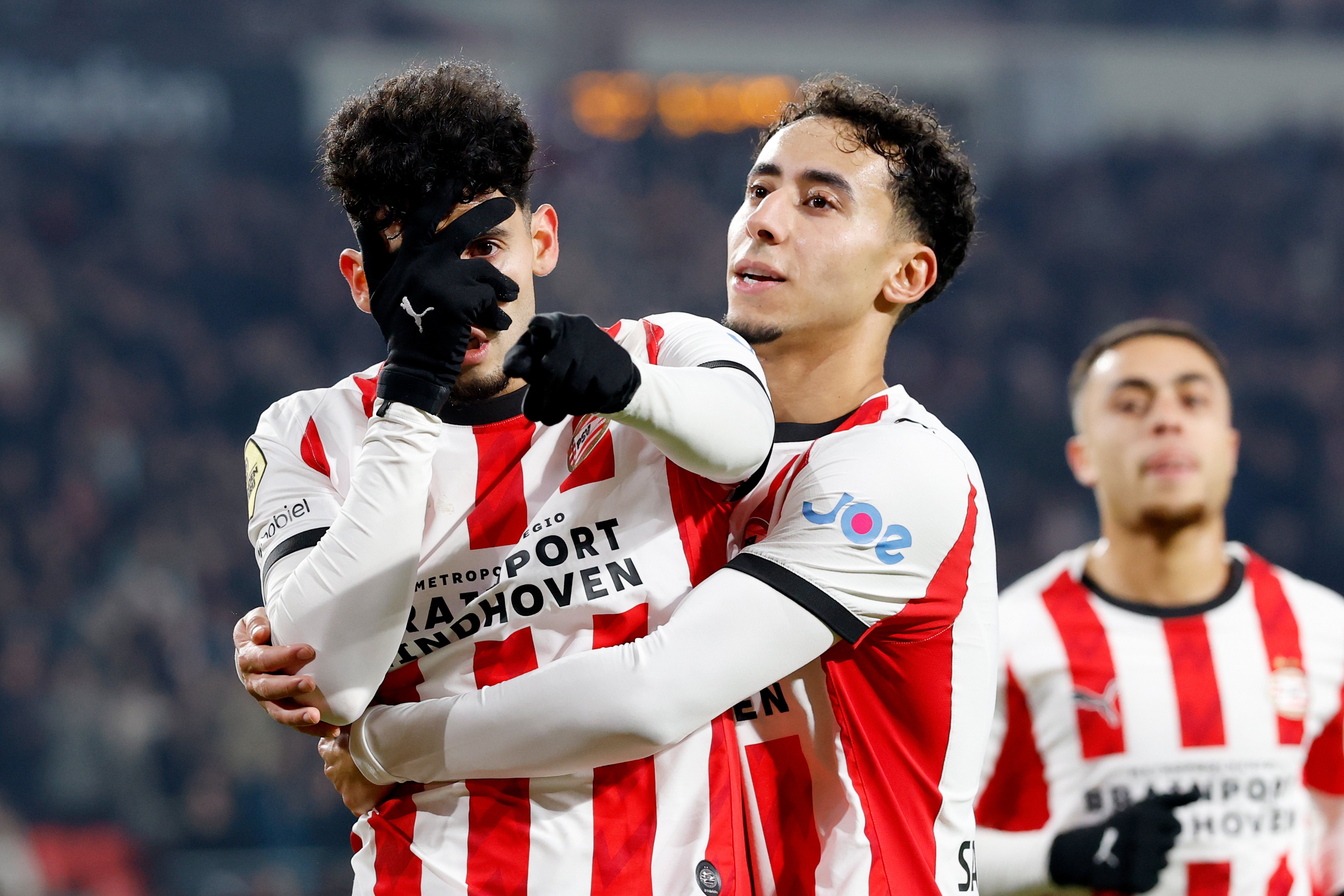 Pepi scoort vanaf de stip