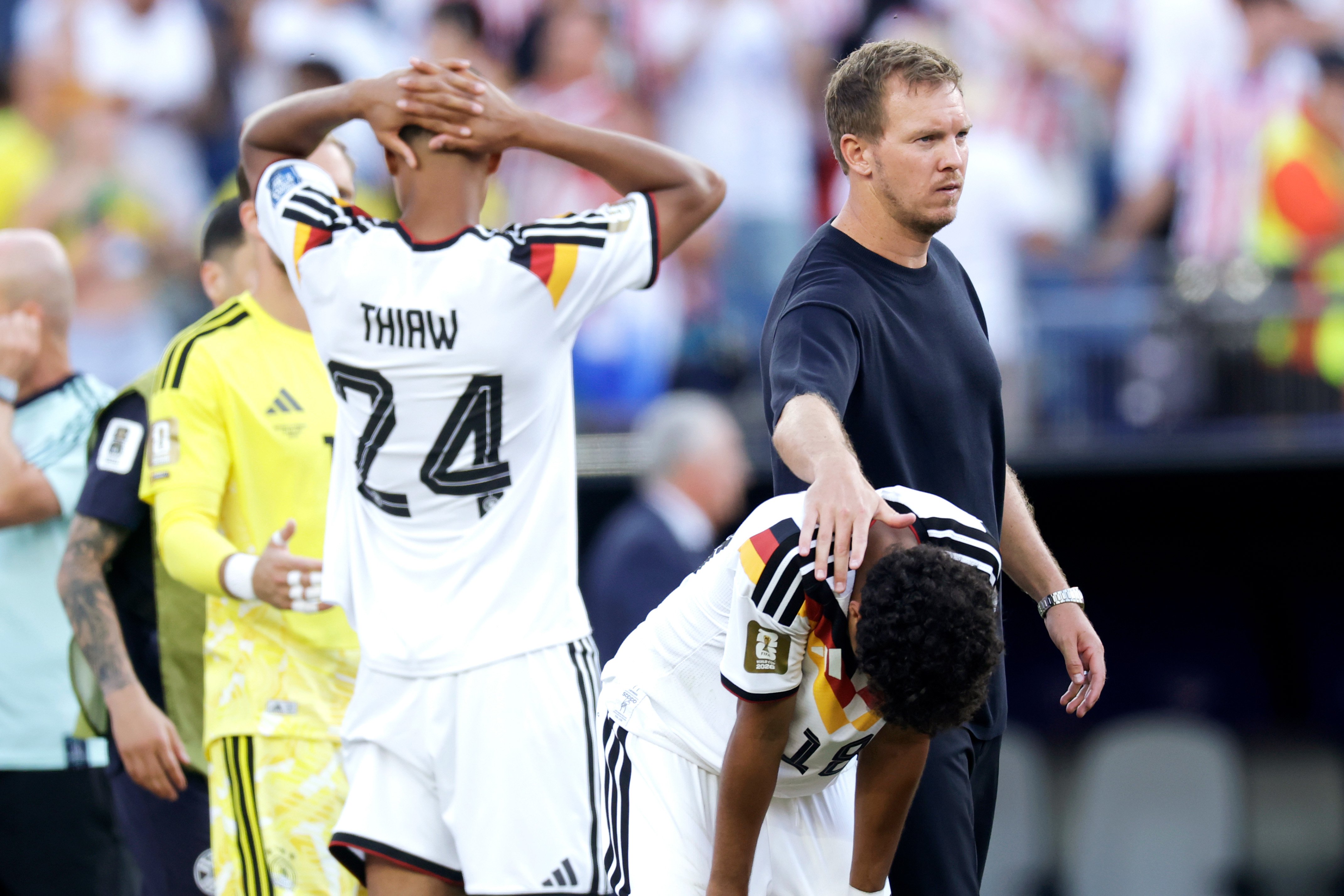 Julian Nagelsmann baalt zichtbaar na de pijnlijke WK-uitschakeling van Duitsland tegen Paraguay. Die Mannschaft verloor na strafschoppen met 4-5 en ligt daardoor al in de zestiende finales uit het toernooi.
