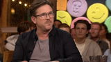 Johnny de Mol reageert op de ongezouten kritiek van Johan Derksen over zijn optreden bij De Oranjezomer.