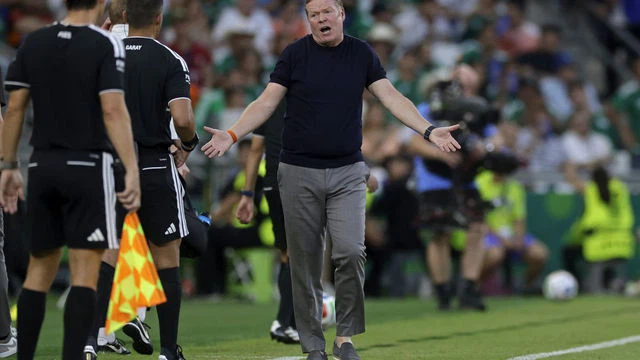 Pieter de Jongh spaart Koeman niet: 'Steek je hand in je broek en kijk in de spiegel'