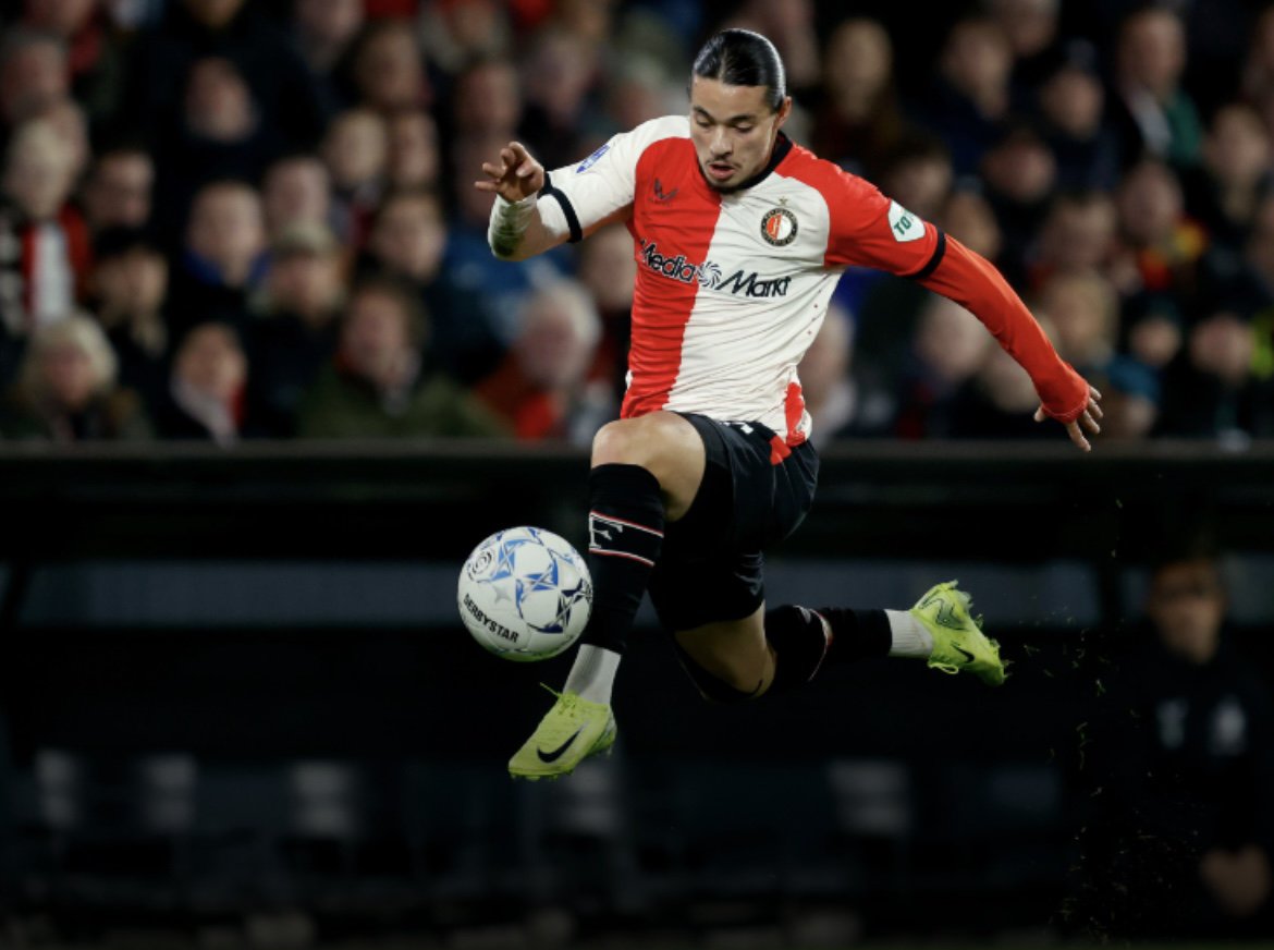 Anis Hadj Moussa in actie tegen NEC. De buitenspeler werd gewisseld door Robin van Persie en ligt onder vuur bij de analisten van KieftJansenEgmondGijp.