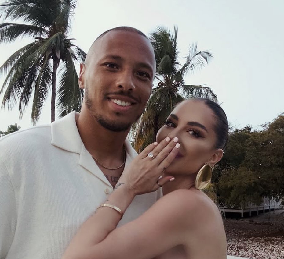 Eloy Room en zijn verloofde Zorana Jovanović. De influencer wilde haar borsten laten verkleinen, maar zag daarvan af omdat Room er depressief van werd.