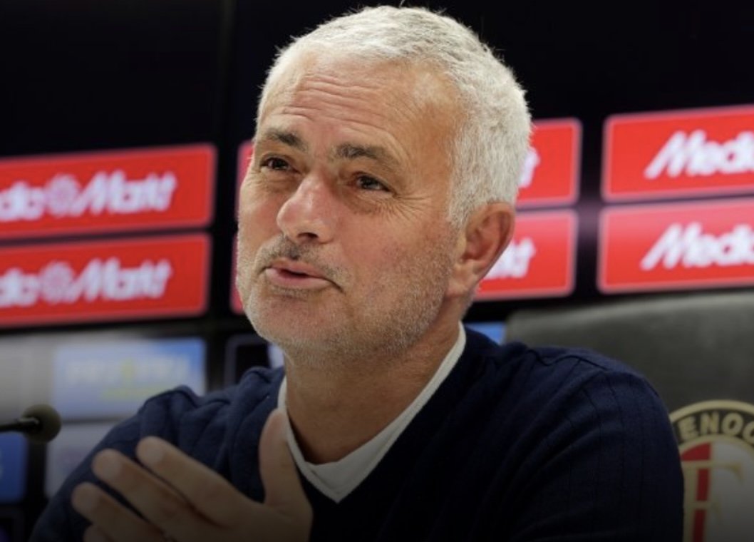 Mourinho na Feyenoord-Fenerbahce op de persconferentie – Turkse kranten zijn vernietigend over zijn invloed.