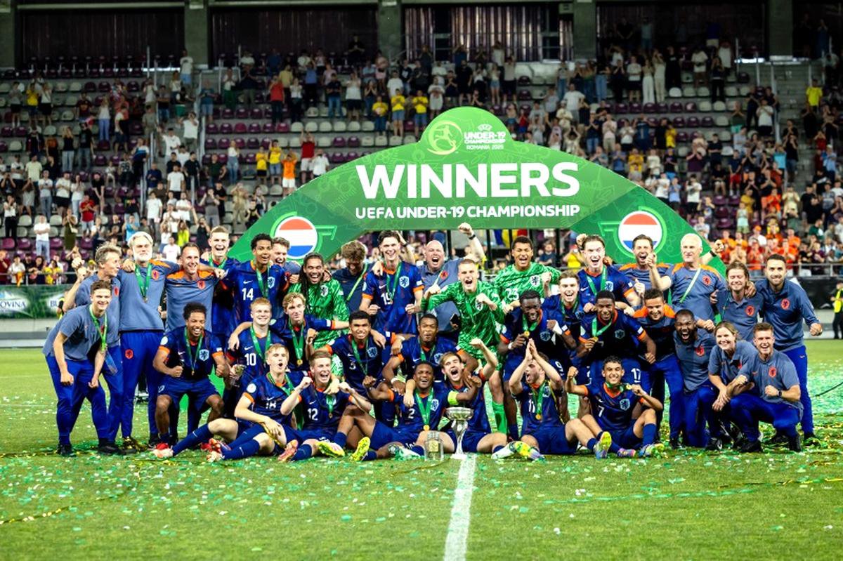 onder 19 europees kampioen tegen spanje in finale. dit is de selectie van nederland, oranje die feest viert