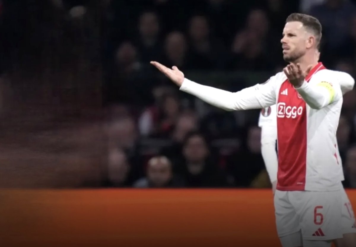Jordan Henderson leek zijn vertrek bij Ajax al langer te plannen: zijn villa in Blaricum verkocht hij al eind januari met een winst van vijf ton.