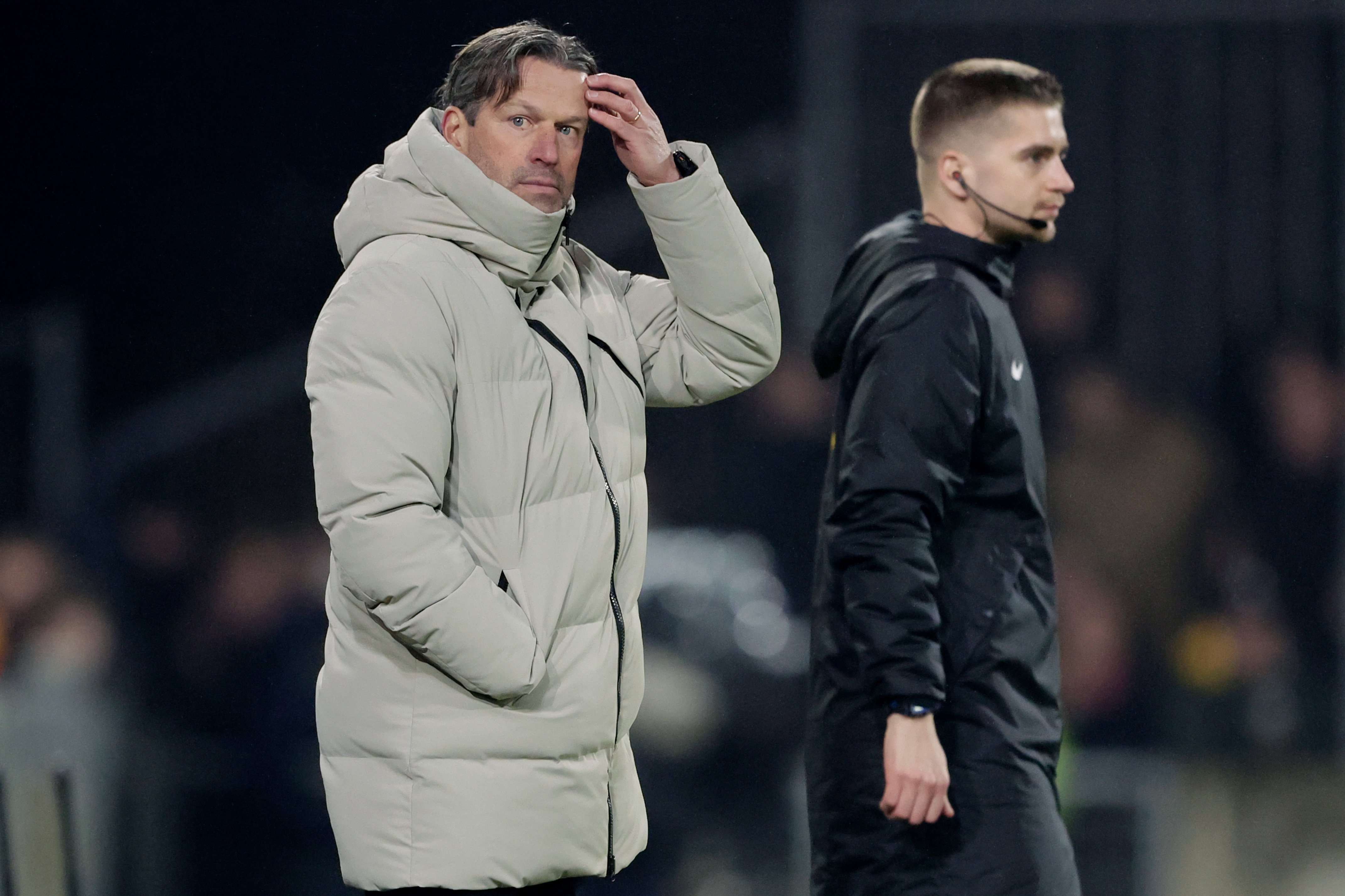 Crisis in Almelo: Ernest Faber staat onder hoogspanning.