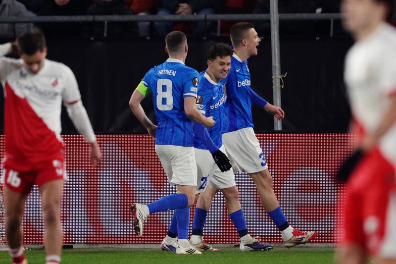 Konstantinos Karetsas met KRC Genk tegen FC Utrecht