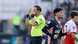 ‘Hands in de opbouw, geen buitenspel’: PSV-fans klagen over 'assist Nijhuis'