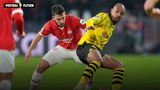Donyell Malen zet PSV op een 0-1 achterstand in de Champions League tegen Dortmund
