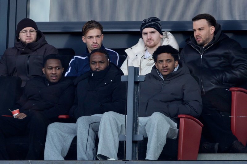 Raheem Sterling in De Kuip op de tribune